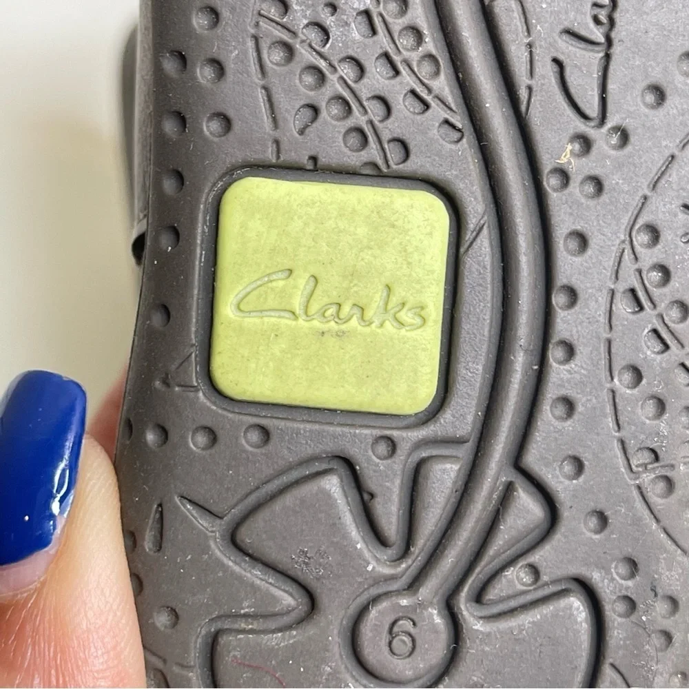 Clarks leather toddler zip up boots